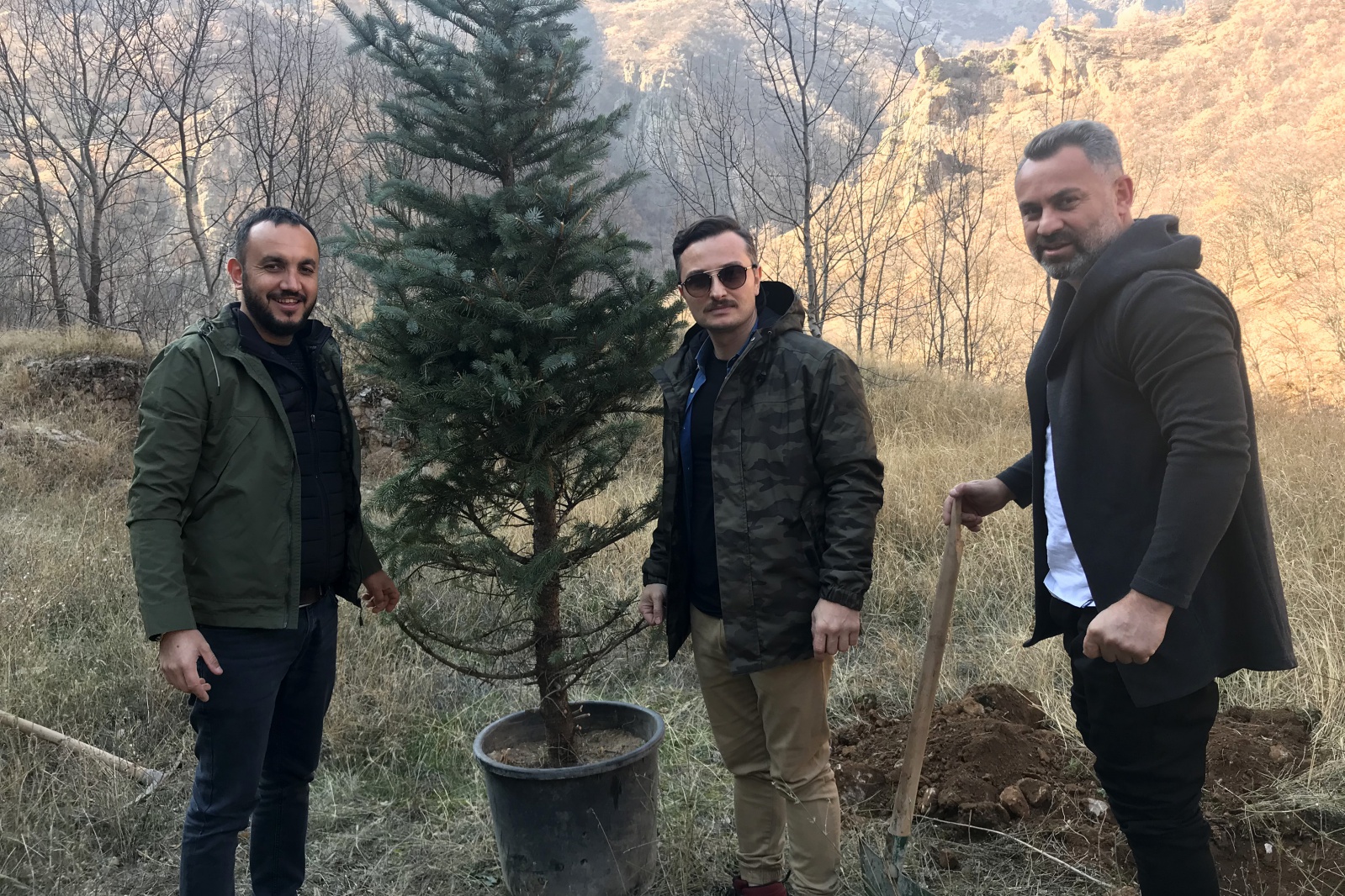 Şehit öğretmen Necmettin Yılmaz’ın şehit edildiği yere ağaç diktiler 5