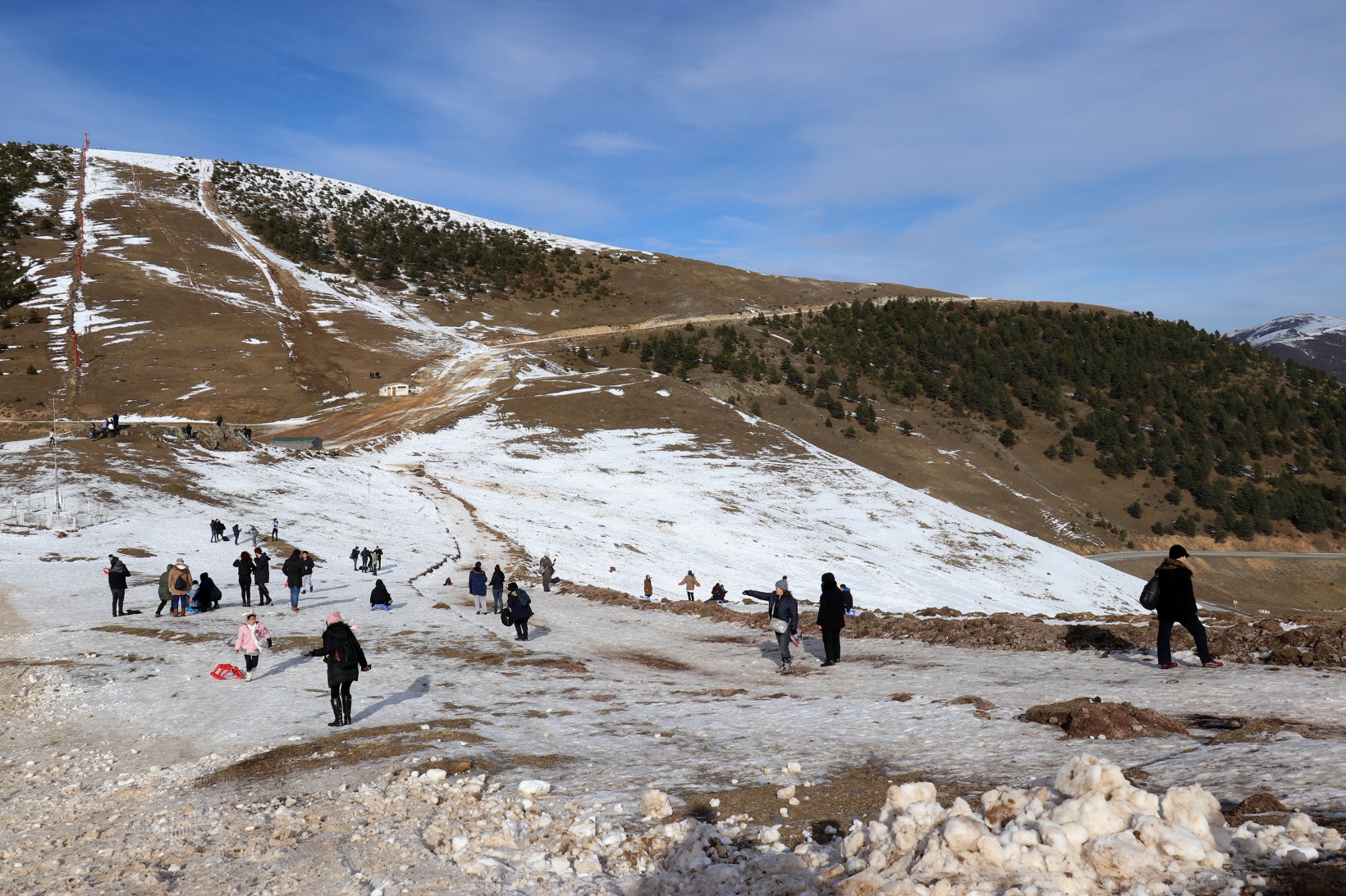 Zigana kayak merkezinde araç park edecek yer kalmadı 2