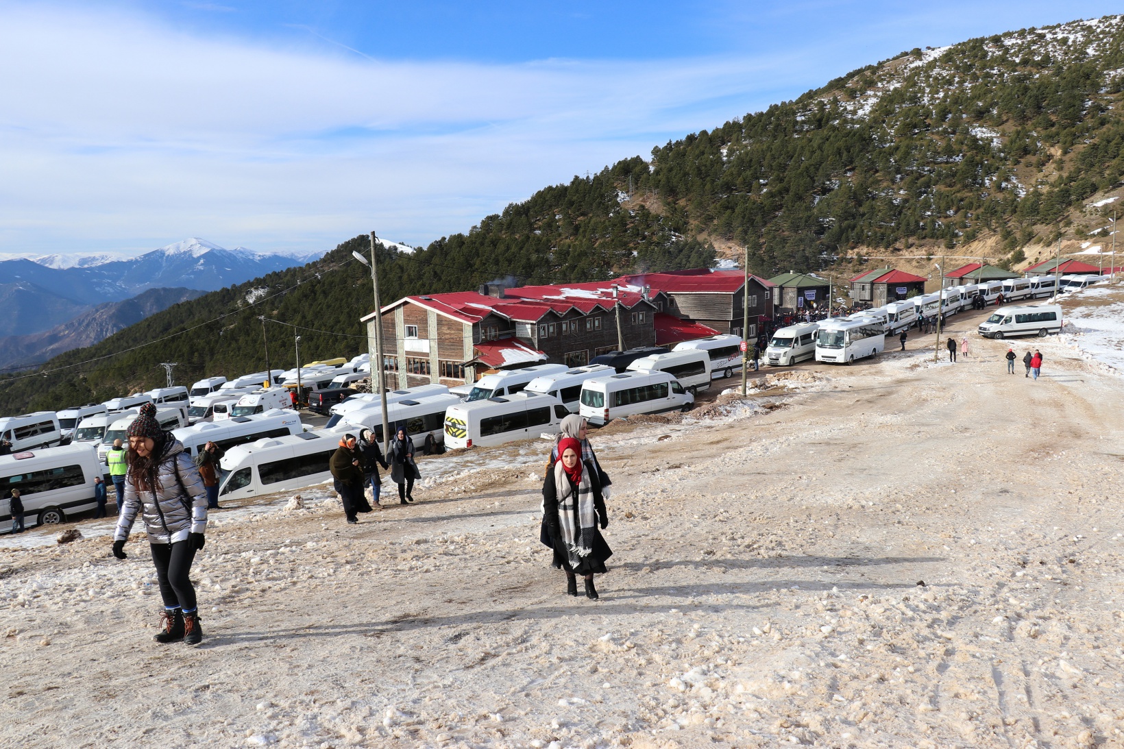 Zigana kayak merkezinde araç park edecek yer kalmadı 4