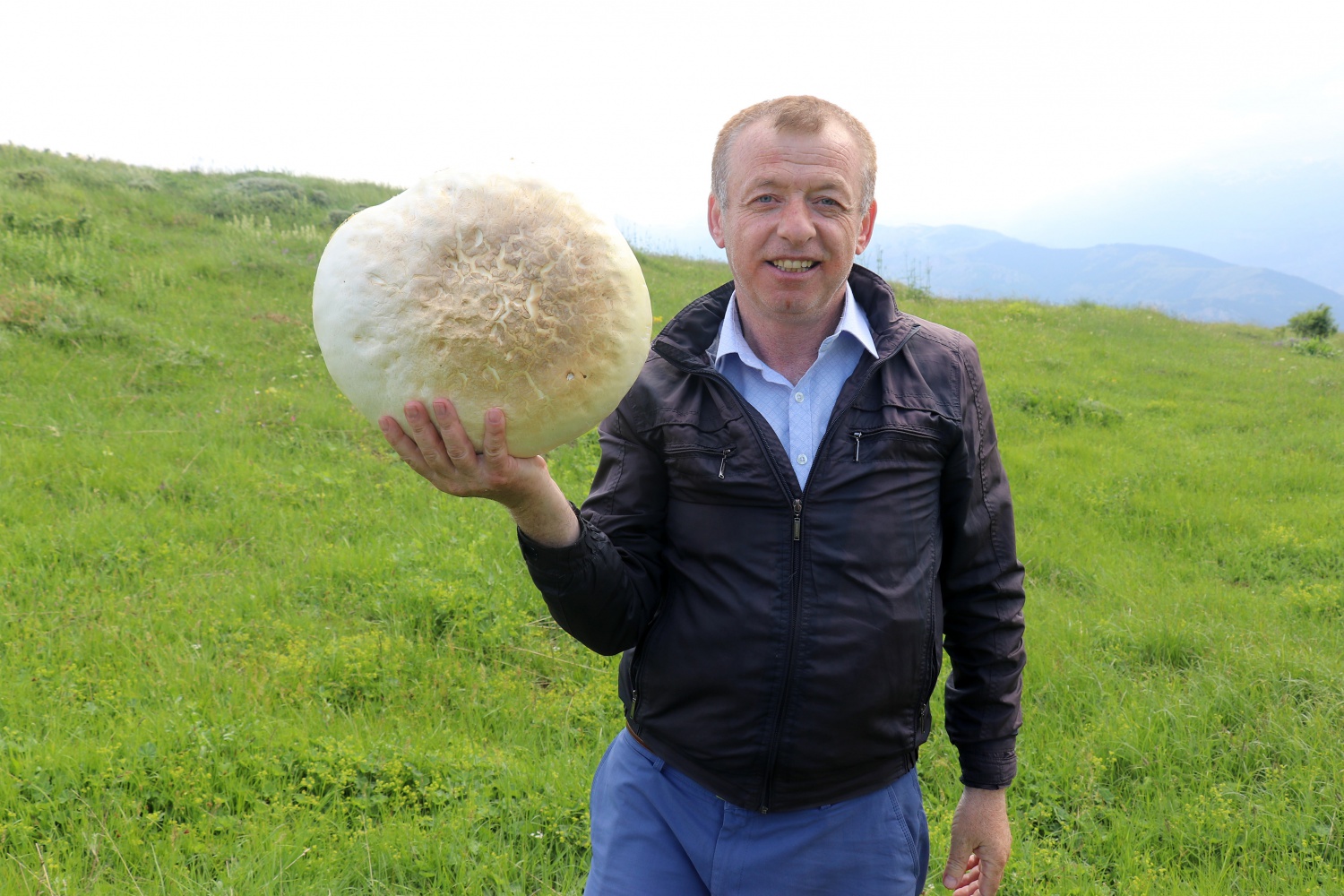 Gümüşhane’de son 25 yılın en büyük kızıl mantarı bulundu 7
