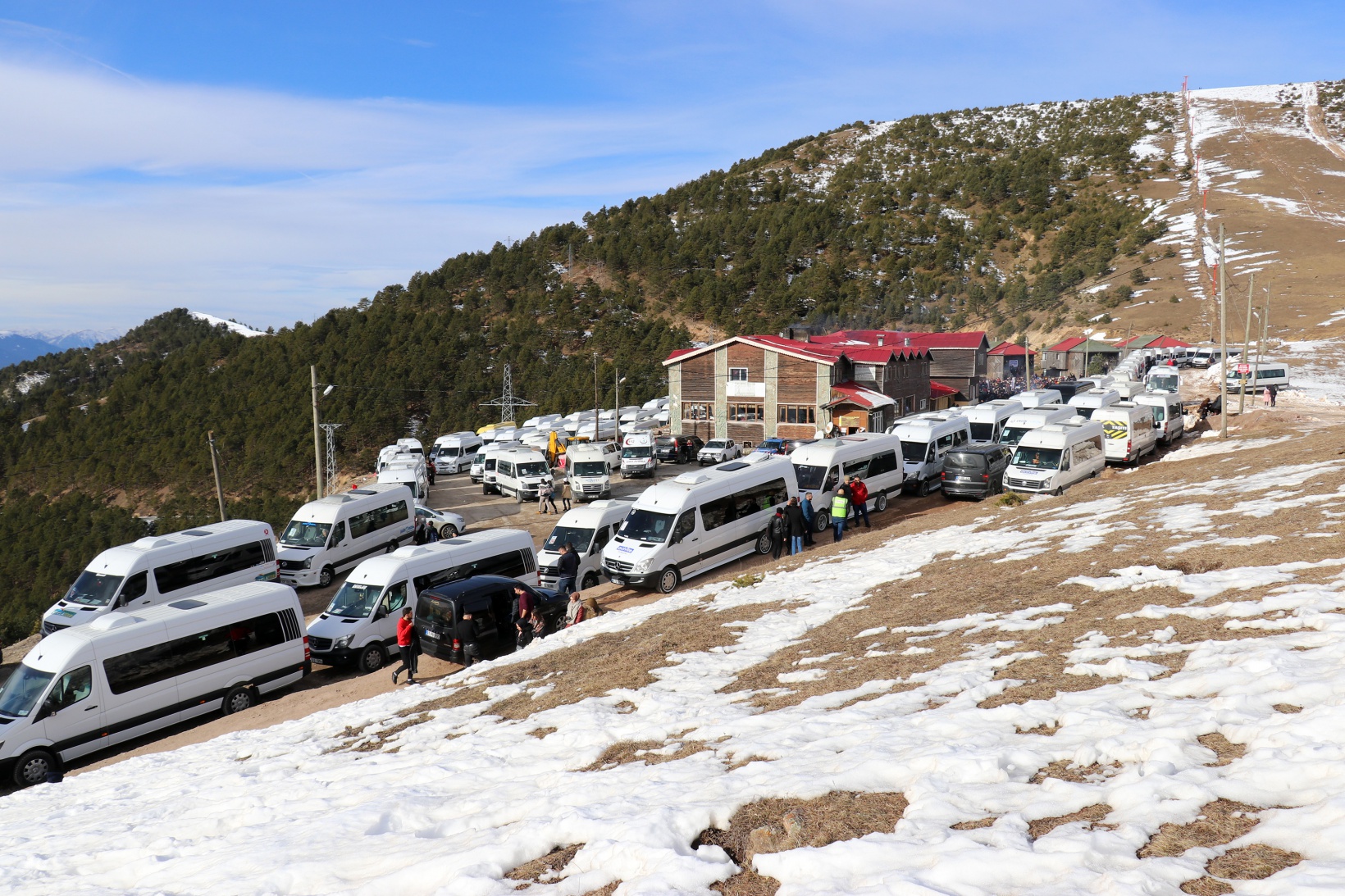 Zigana kayak merkezinde araç park edecek yer kalmadı 24