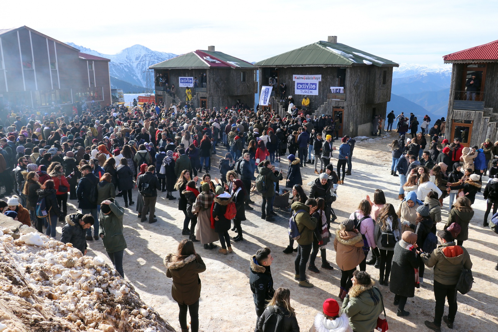 Zigana kayak merkezinde araç park edecek yer kalmadı 17
