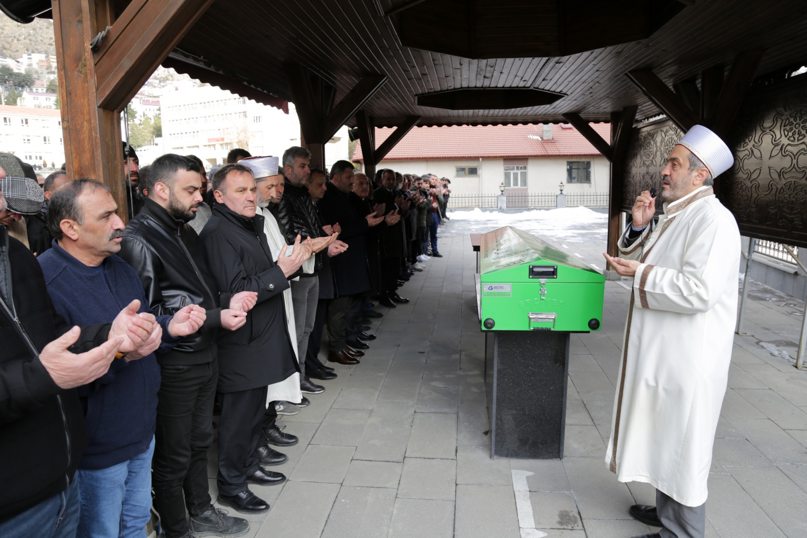 Otomobil almak için gittiği Hatay’da enkaz altında kalan genç son yolculuğuna uğurlandı 6