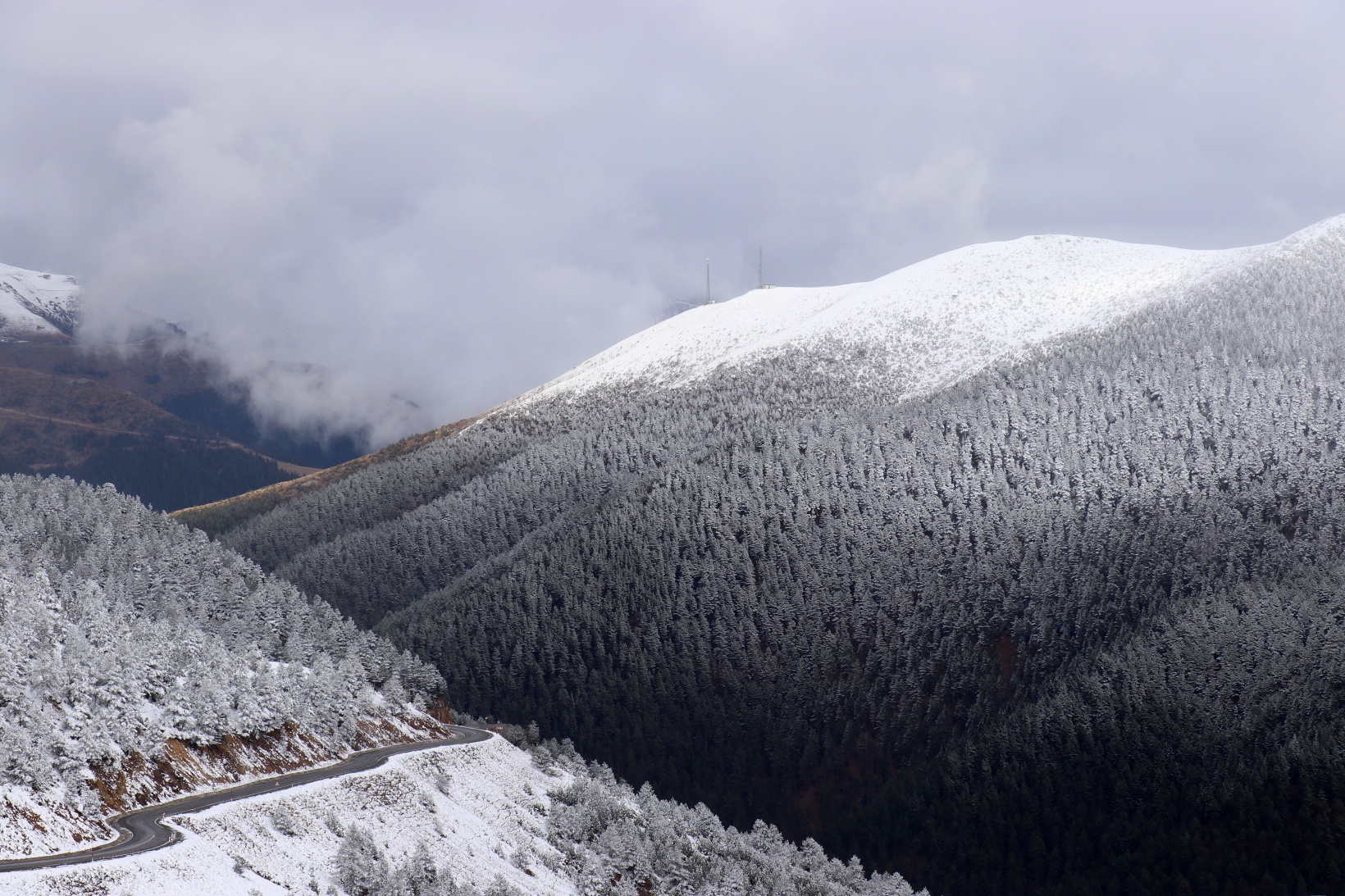 Kar yağışını duyan Zigana Kayak merkezine akın etti 9