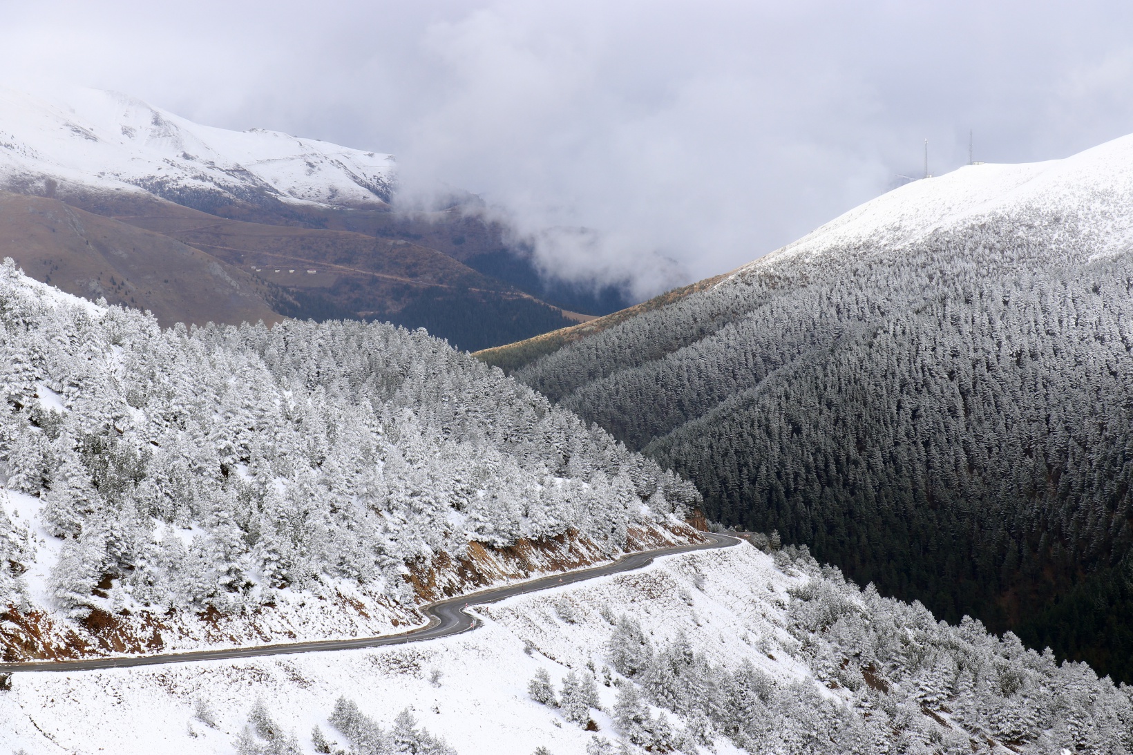 Kar yağışını duyan Zigana Kayak merkezine akın etti 8