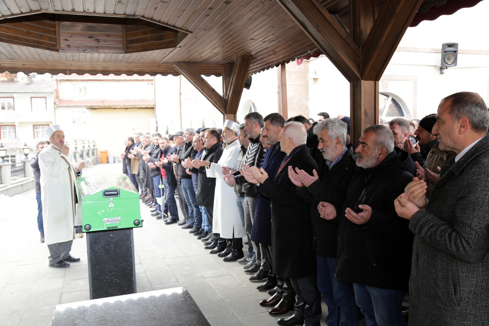 Otomobil almak için gittiği Hatay’da enkaz altında kalan genç son yolculuğuna uğurlandı 4