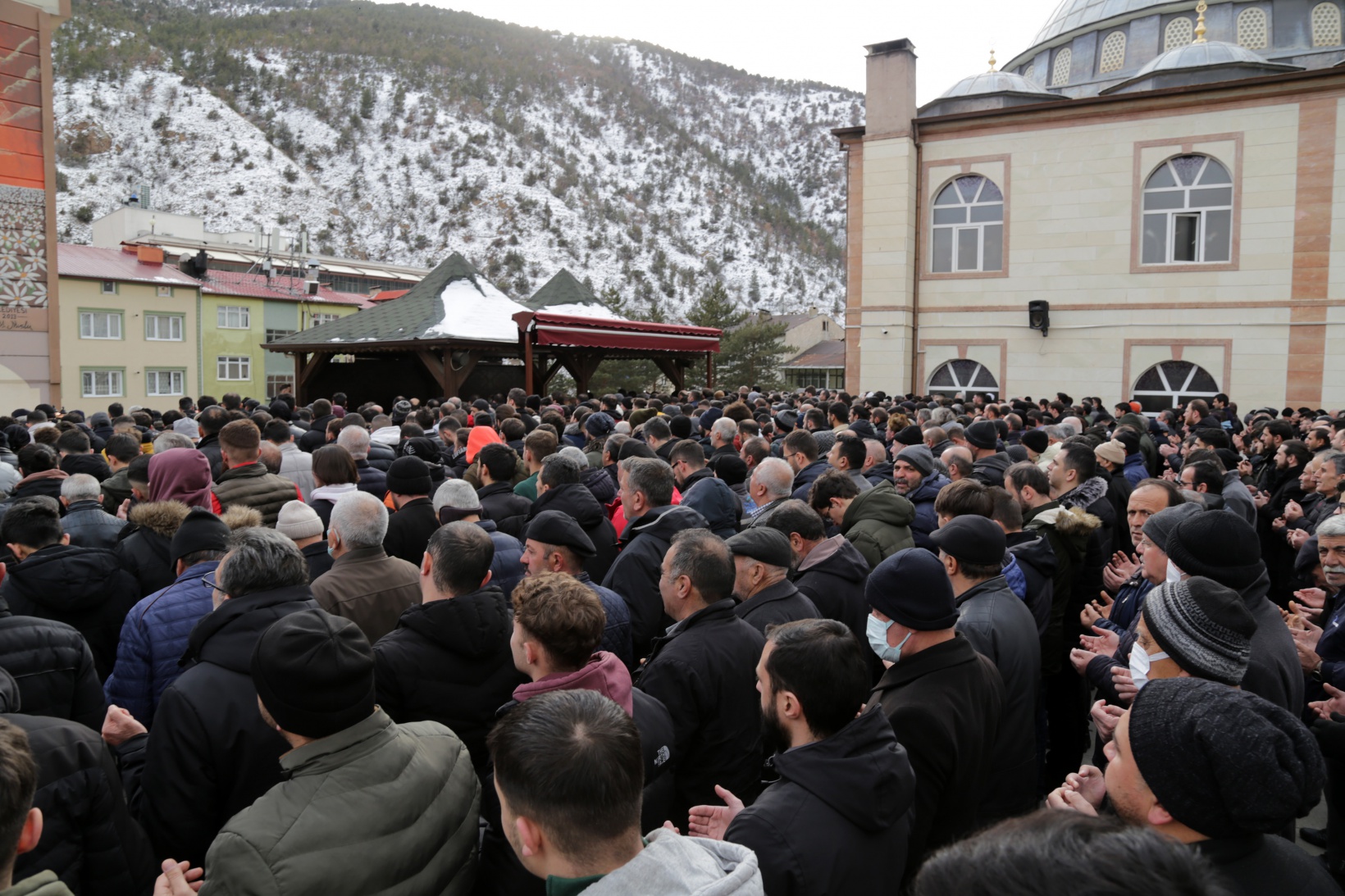 Otomobil almak için gittiği Hatay’da enkaz altında kalan genç son yolculuğuna uğurlandı 13