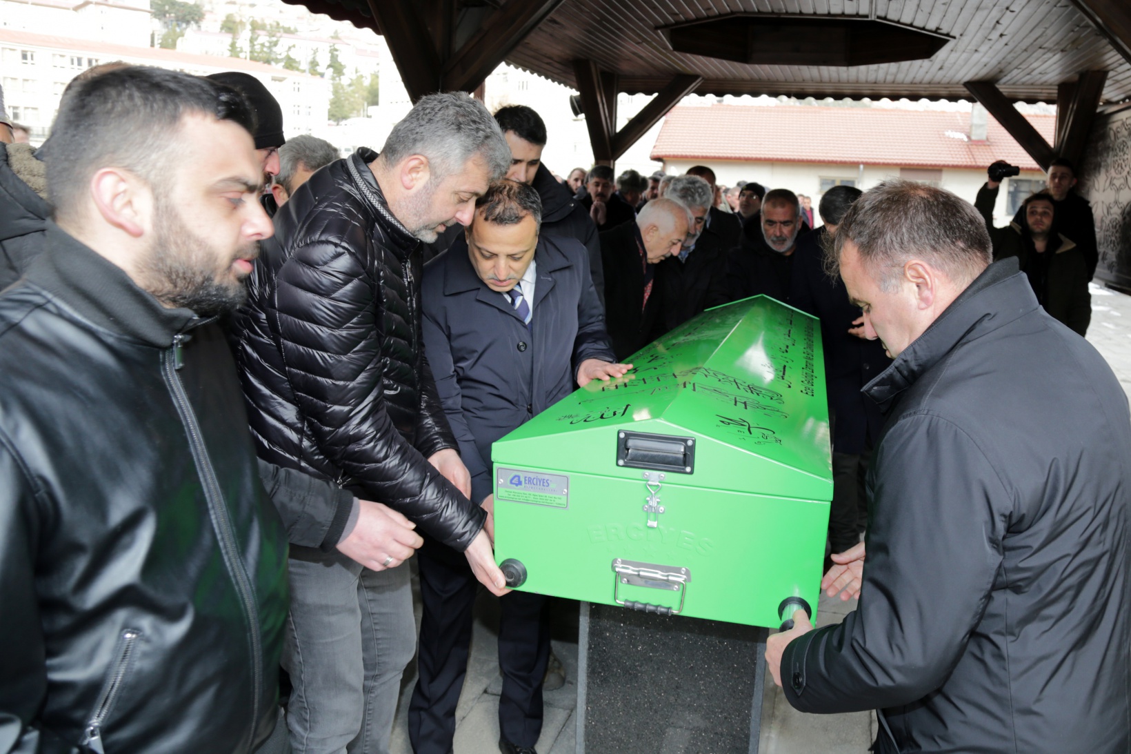 Otomobil almak için gittiği Hatay’da enkaz altında kalan genç son yolculuğuna uğurlandı 11