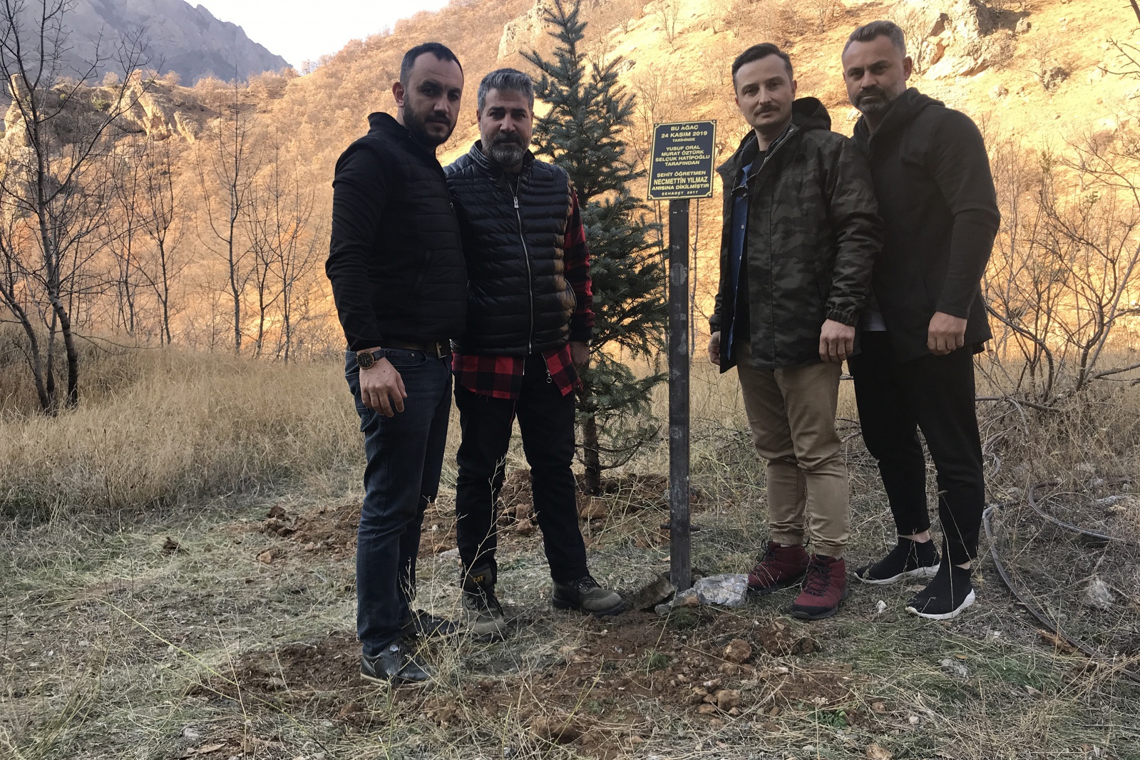 Şehit öğretmen Necmettin Yılmaz’ın şehit edildiği yere ağaç diktiler 4