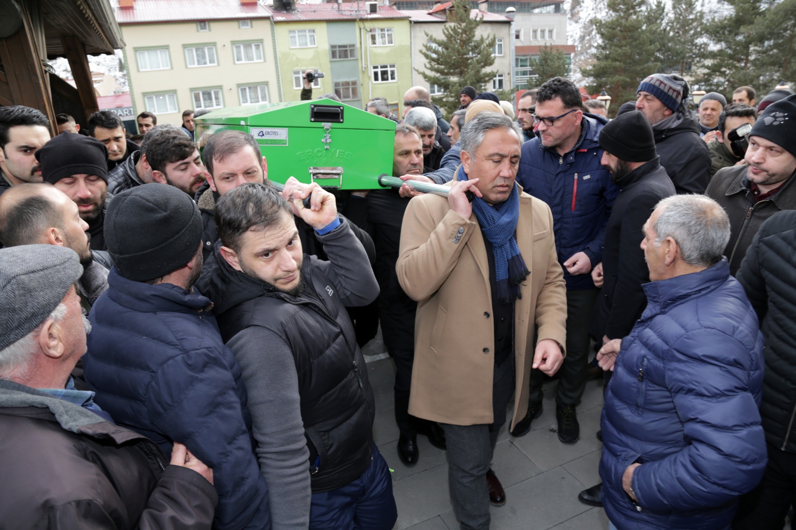 Otomobil almak için gittiği Hatay’da enkaz altında kalan genç son yolculuğuna uğurlandı 10