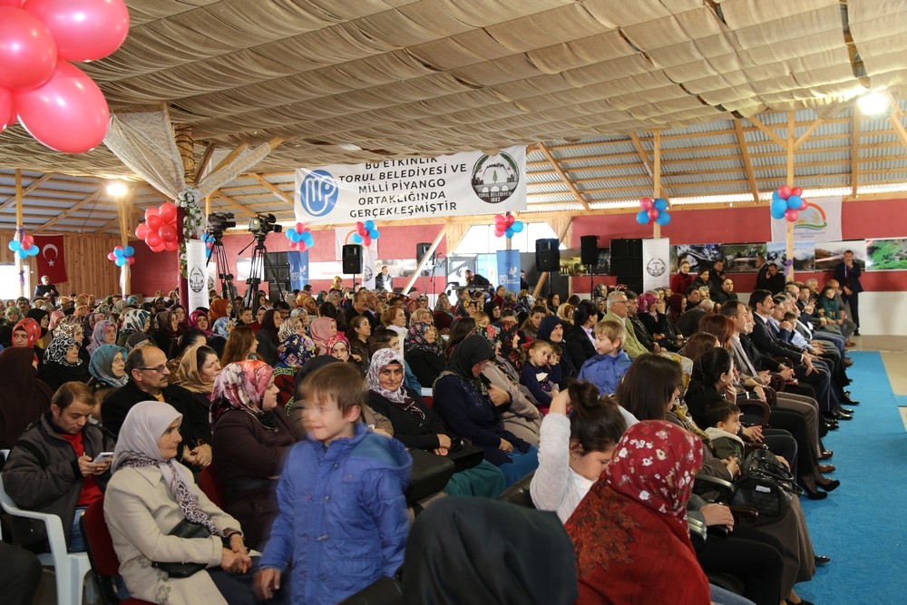 Torul’da 1. Kuşburnu ve Pekmez Şenliği düzenlendi 7