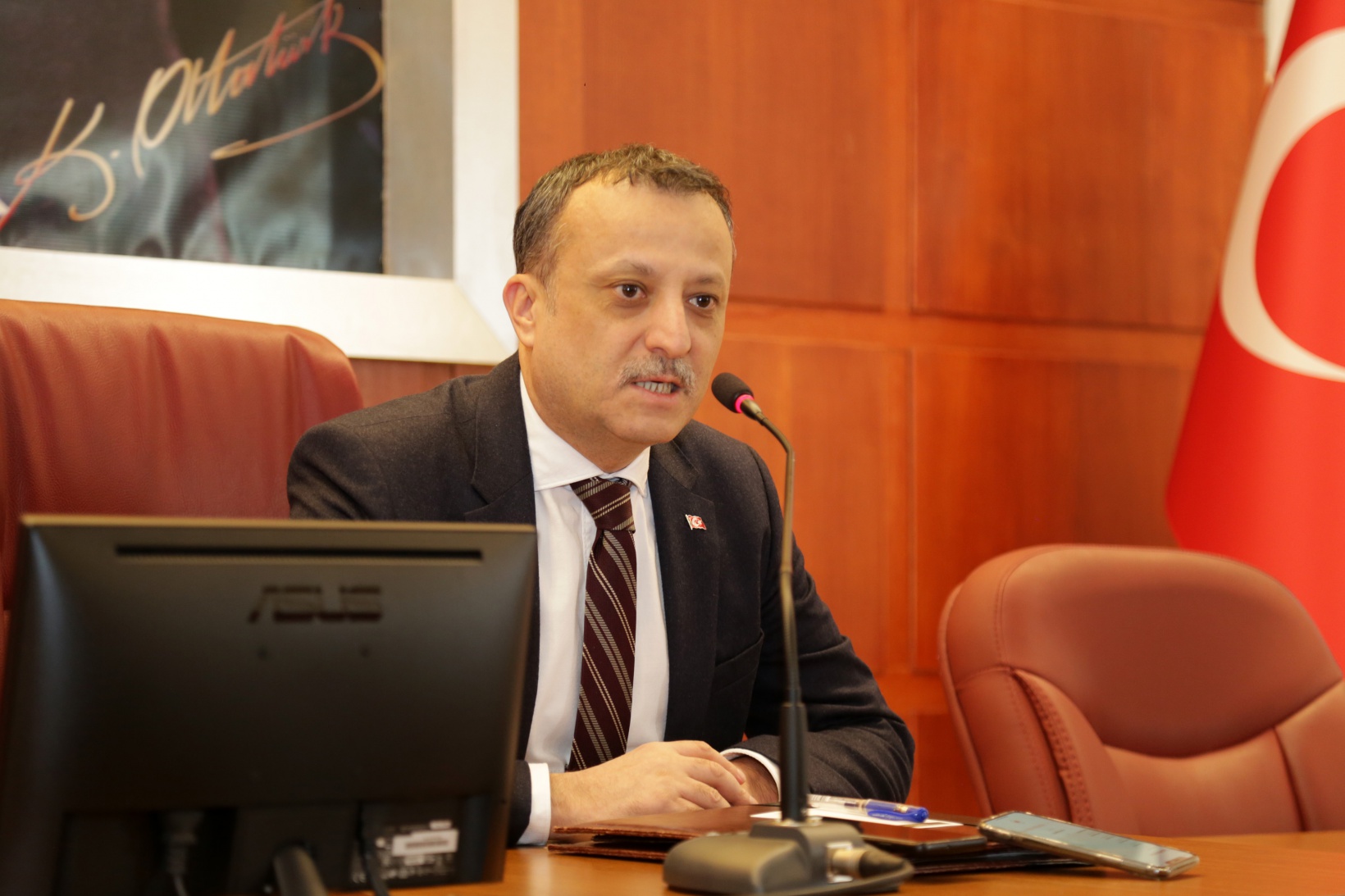 Vali Taşbilek “Tekrar gayret, ha gayret” diyerek yardım kampanyalarının devamını istedi 15