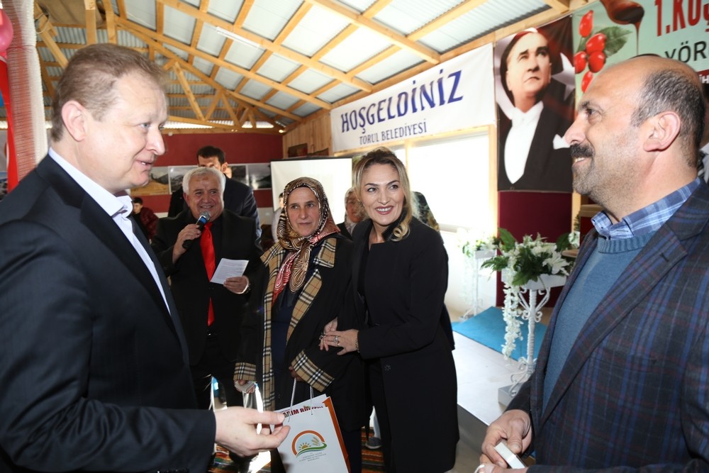 Torul’da 1. Kuşburnu ve Pekmez Şenliği düzenlendi 10