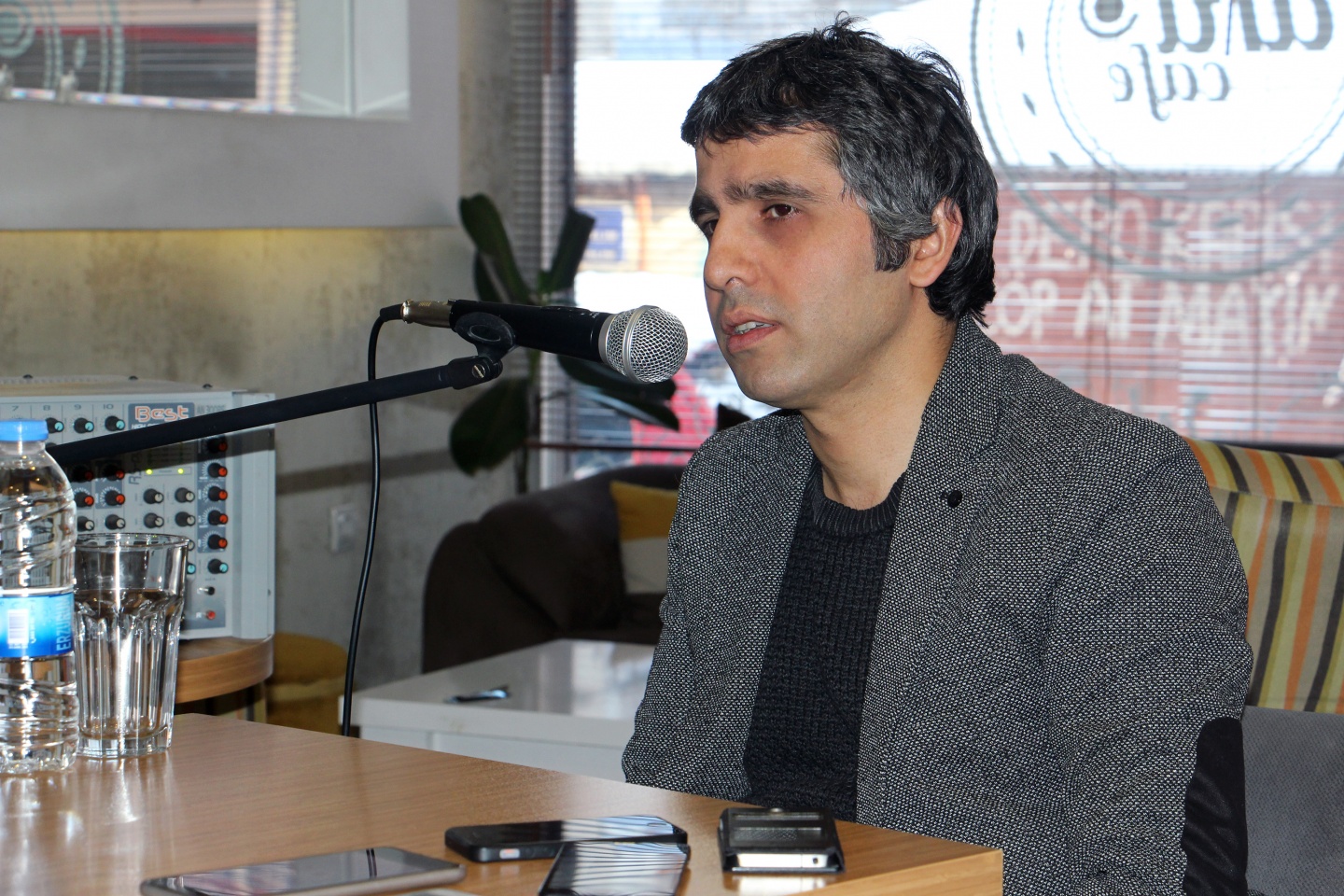 Okudu, yazdı, imzaladı 1