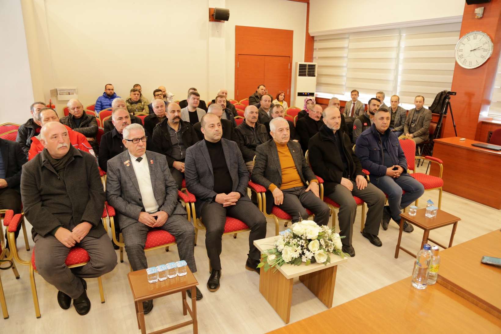 Vali Taşbilek “Tekrar gayret, ha gayret” diyerek yardım kampanyalarının devamını istedi 16