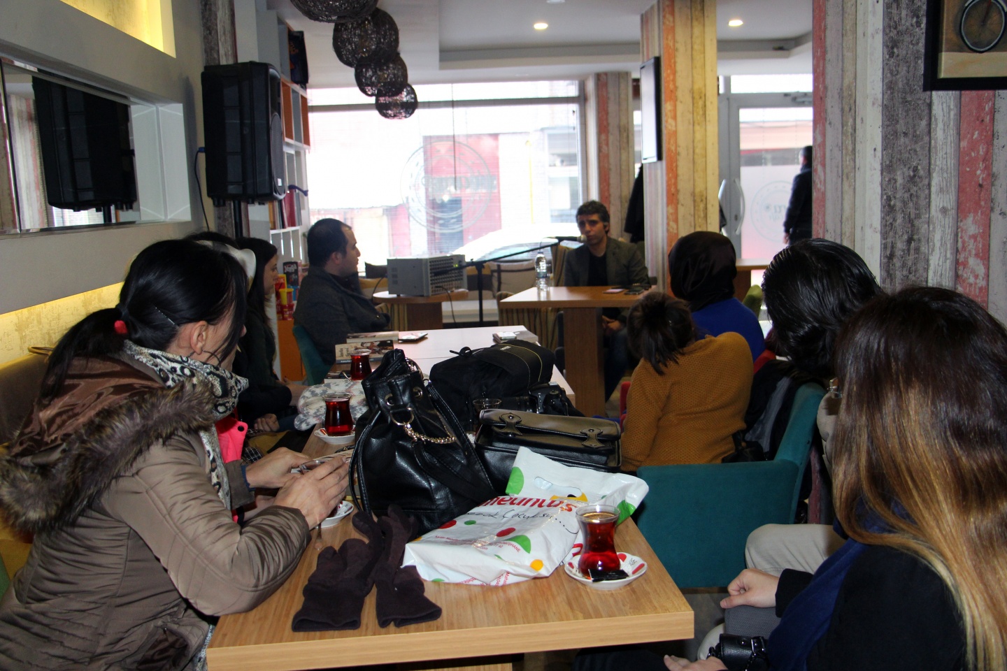 Okudu, yazdı, imzaladı 3