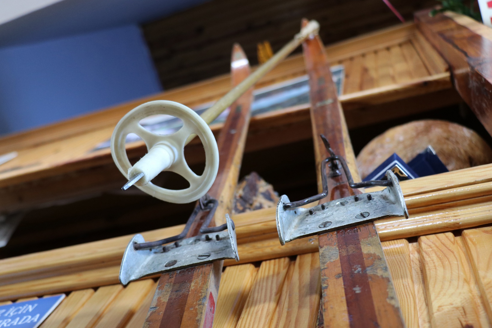 Yarım asırlık kayak takımına gözü gibi bakıyorlar 1