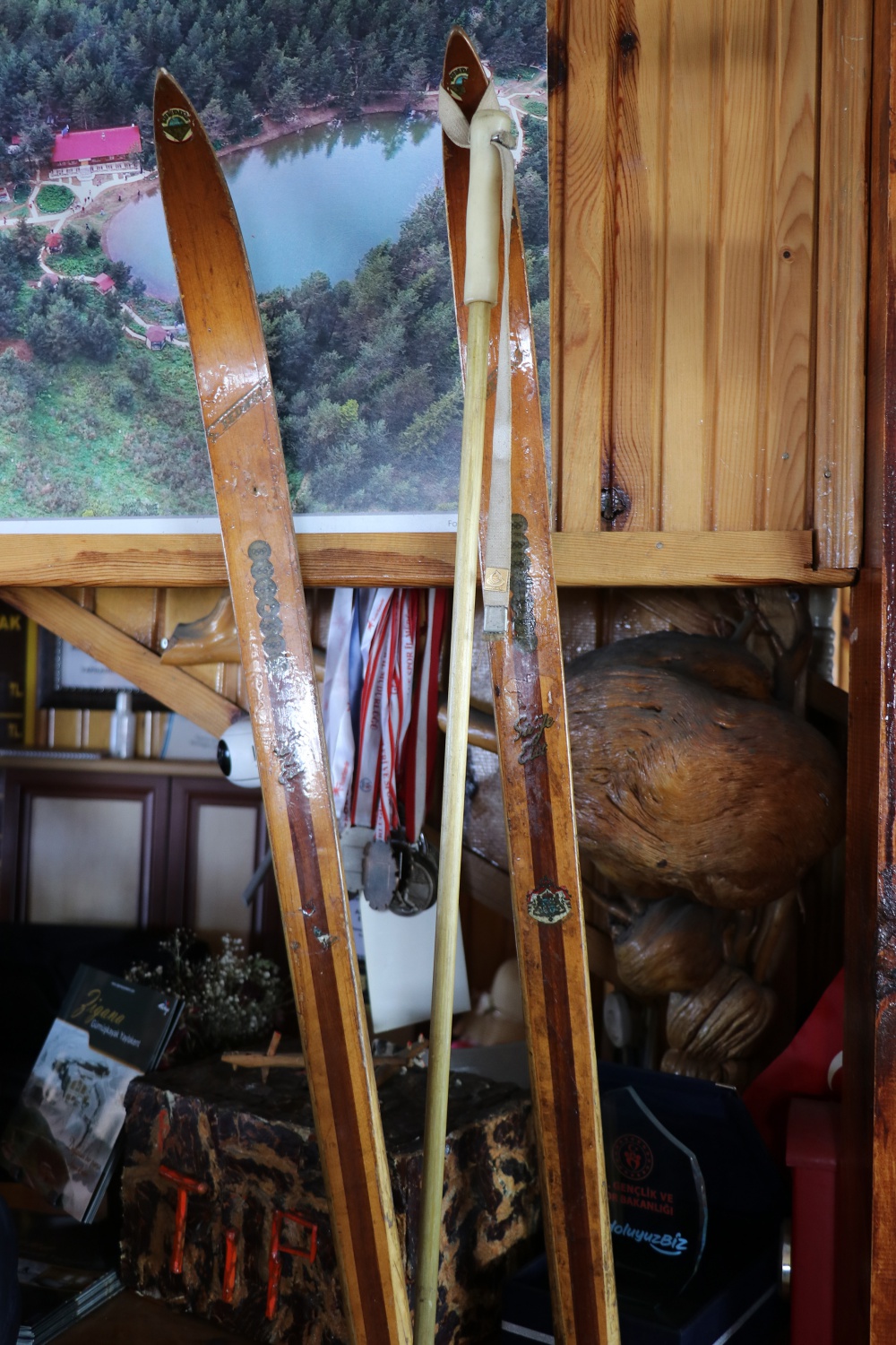 Yarım asırlık kayak takımına gözü gibi bakıyorlar 6