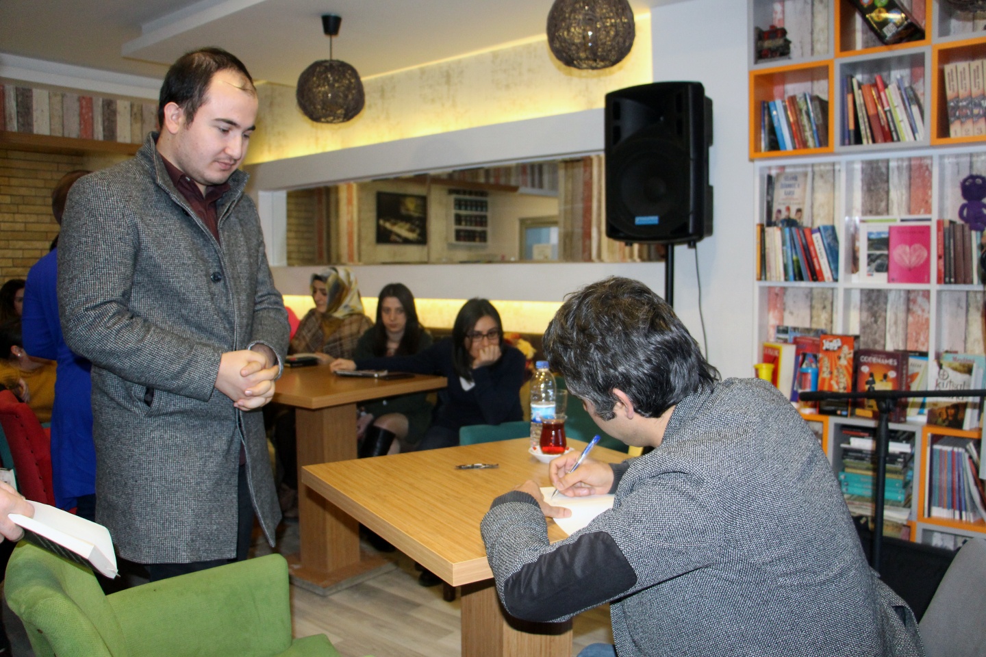 Okudu, yazdı, imzaladı 6