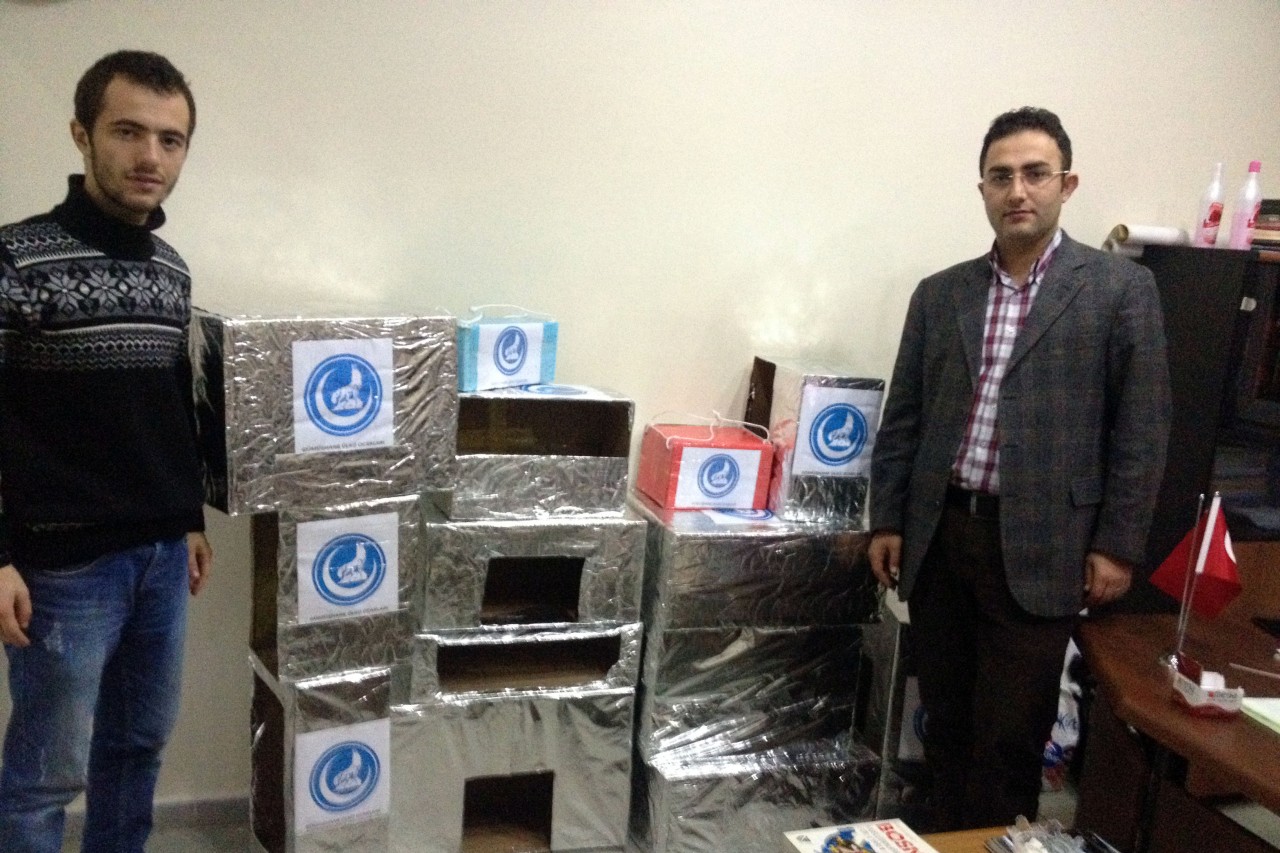 Ülkü Ocaklarından Sokak Hayvanlarına Barınak ve Yiyecek Yardımı 1