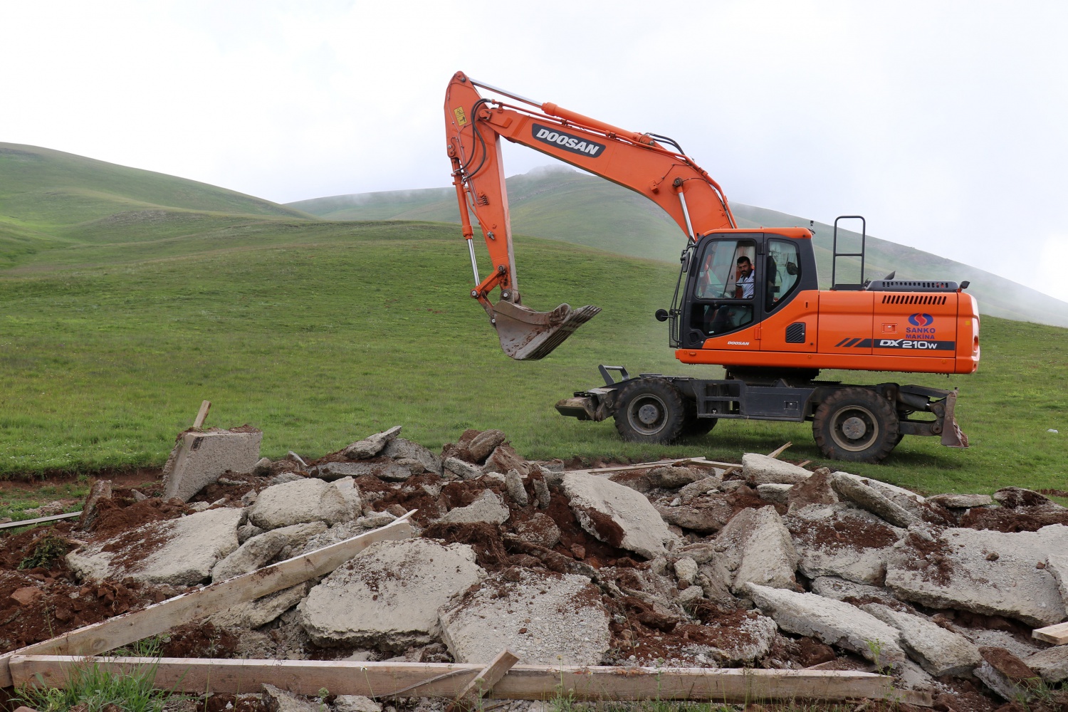 Ve kaçak binalar yıkılmaya başlandı 26