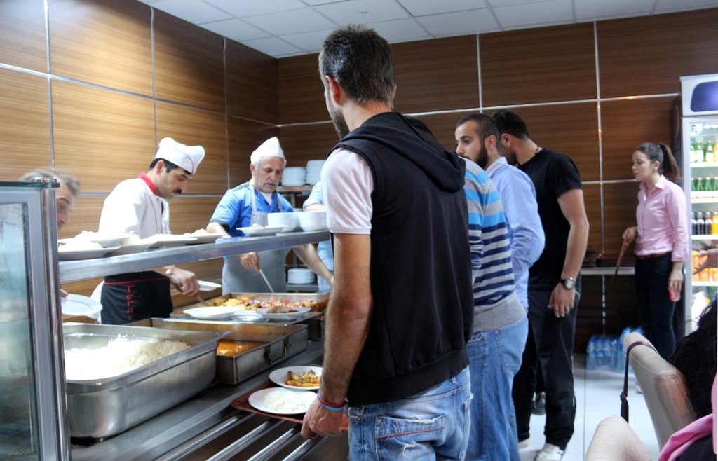Belediye'nin İftar Yemekleri Halkın Yoğun Katılımıyla Devam Ediyor 2