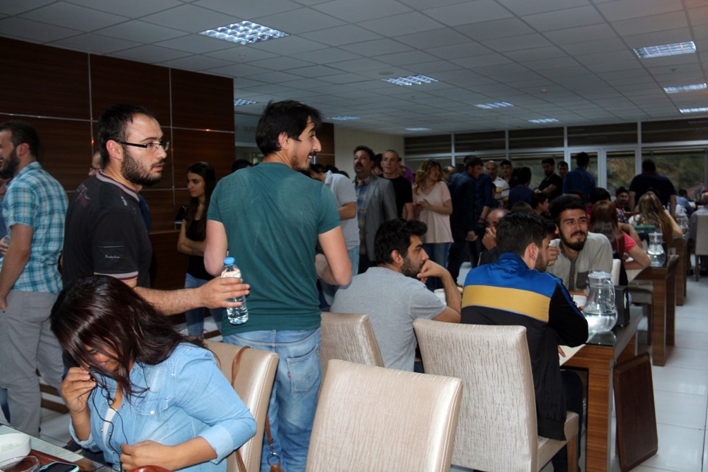 Belediye'nin İftar Yemekleri Halkın Yoğun Katılımıyla Devam Ediyor 4