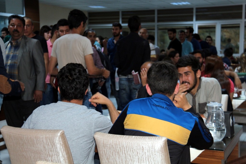 Belediye'nin İftar Yemekleri Halkın Yoğun Katılımıyla Devam Ediyor 5