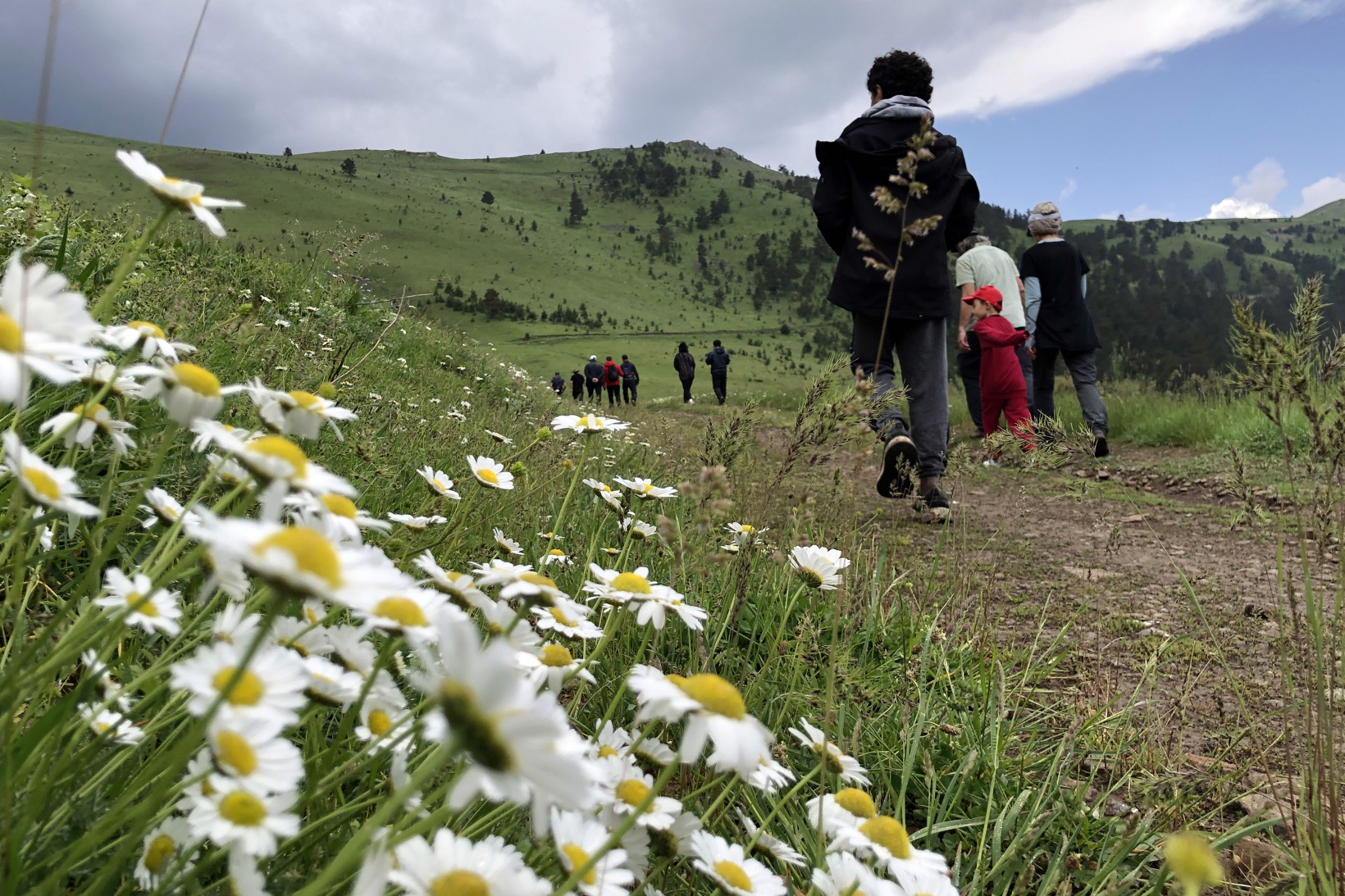 Gümüşhaneli doğaseverler Altınpınar Gölünde kamp kurdu 25