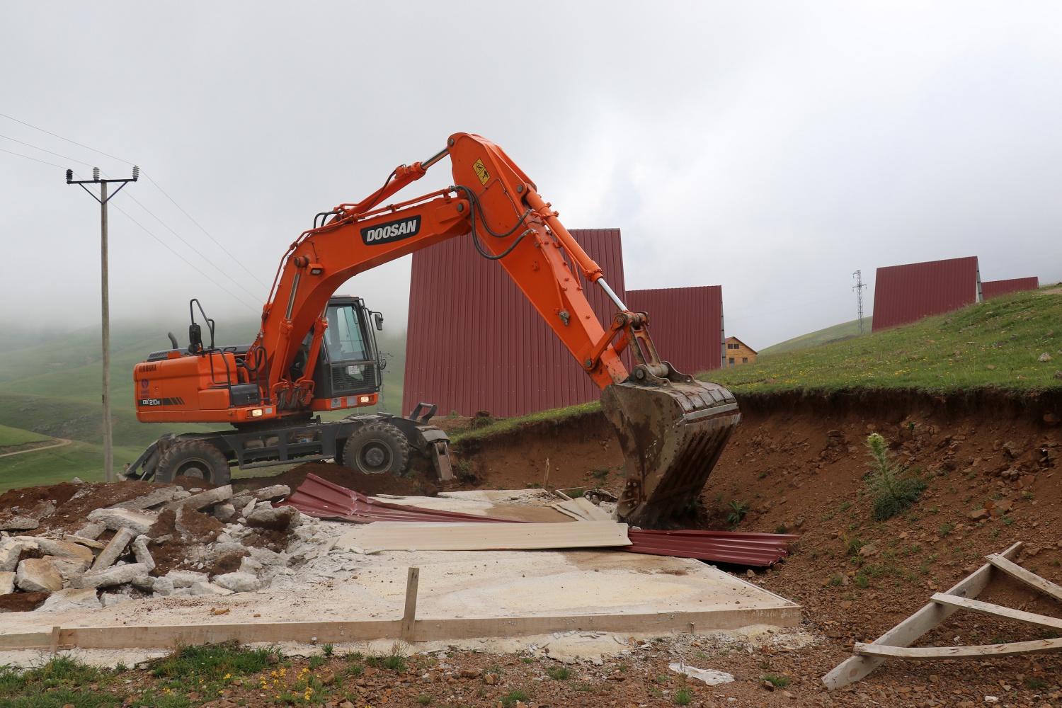 Ve kaçak binalar yıkılmaya başlandı 23