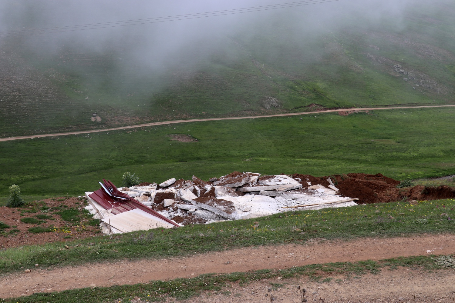 Ve kaçak binalar yıkılmaya başlandı 16