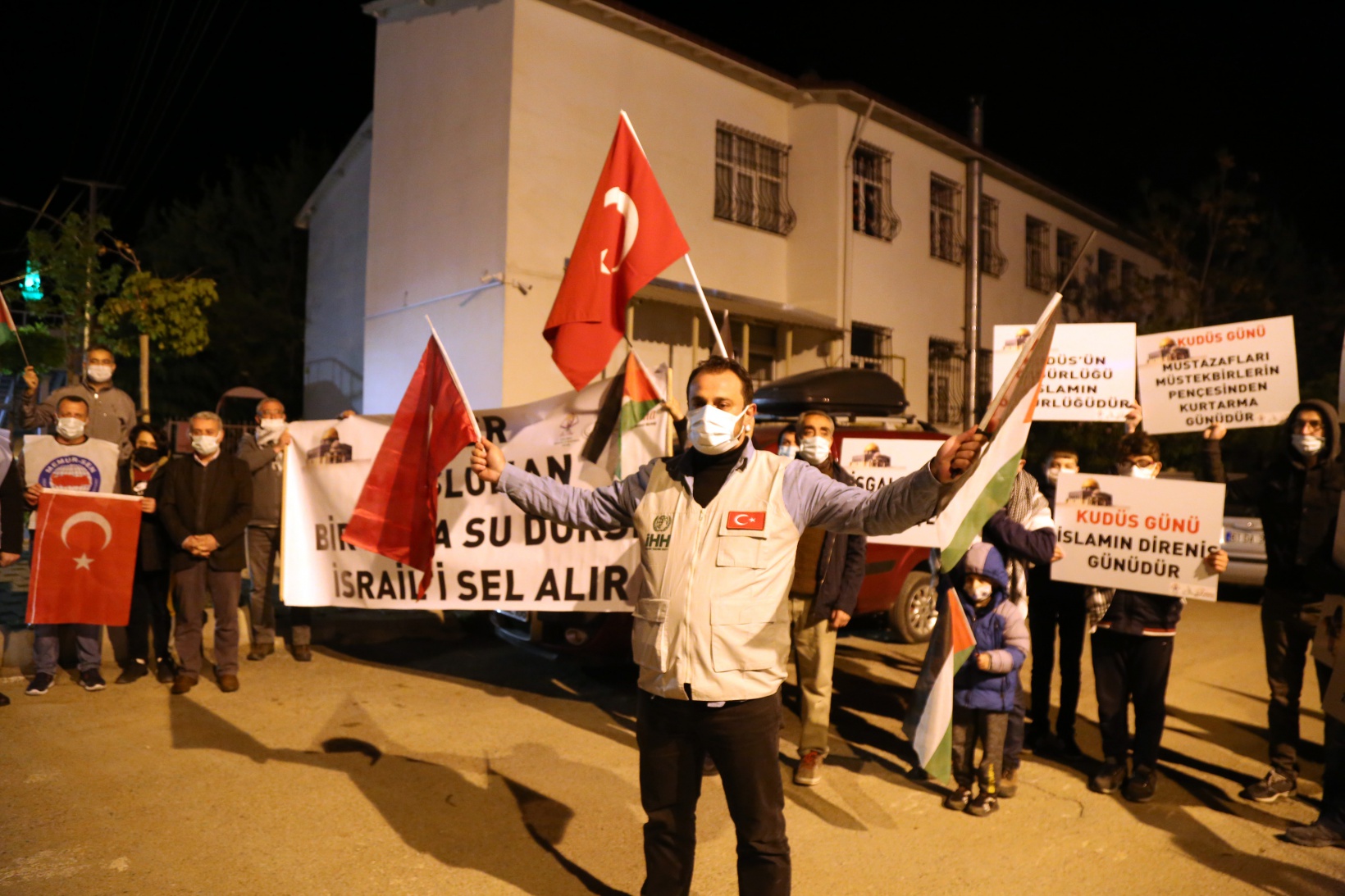 Gümüşhane caddelerinde 'Katil İsrail defol' sloganları 14