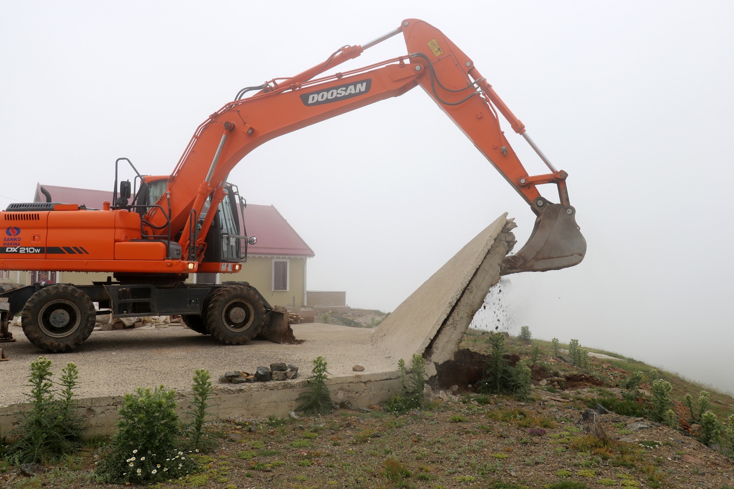 Ve kaçak binalar yıkılmaya başlandı 8