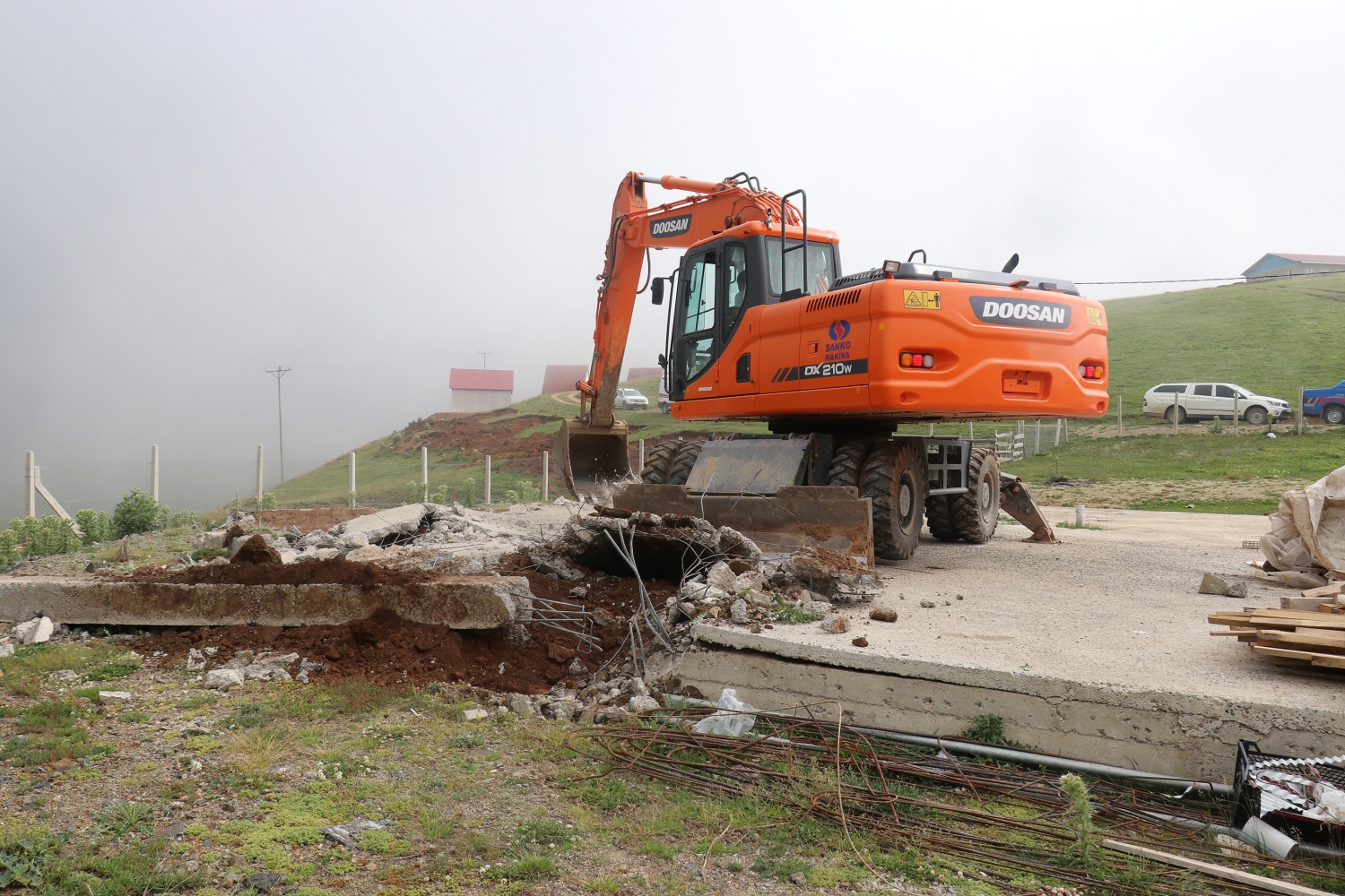 Ve kaçak binalar yıkılmaya başlandı 14