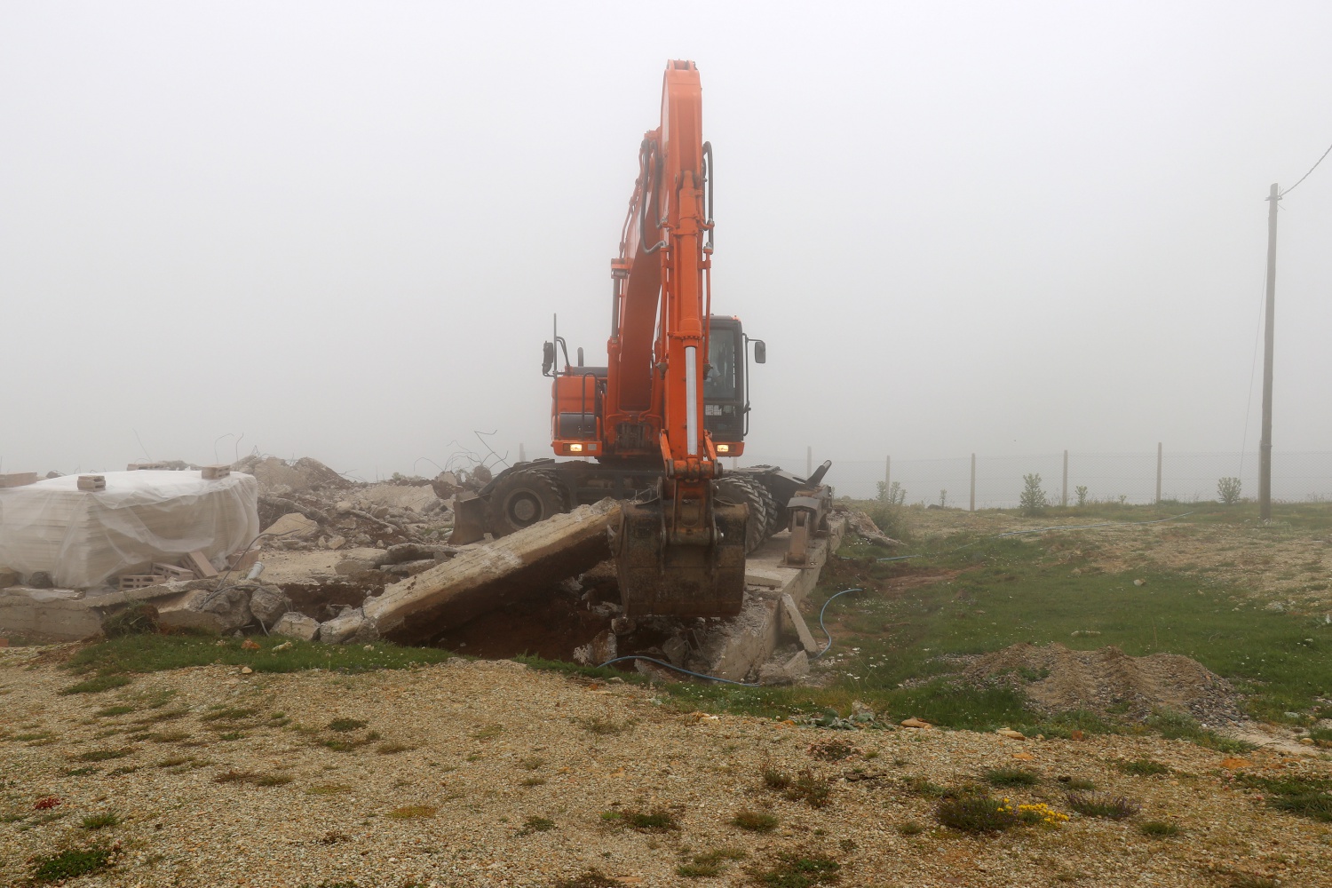 Ve kaçak binalar yıkılmaya başlandı 25