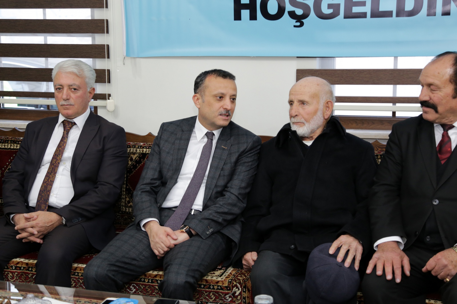 Vali Taşbilek en büyük mahallede vatandaşlarla buluştu 8