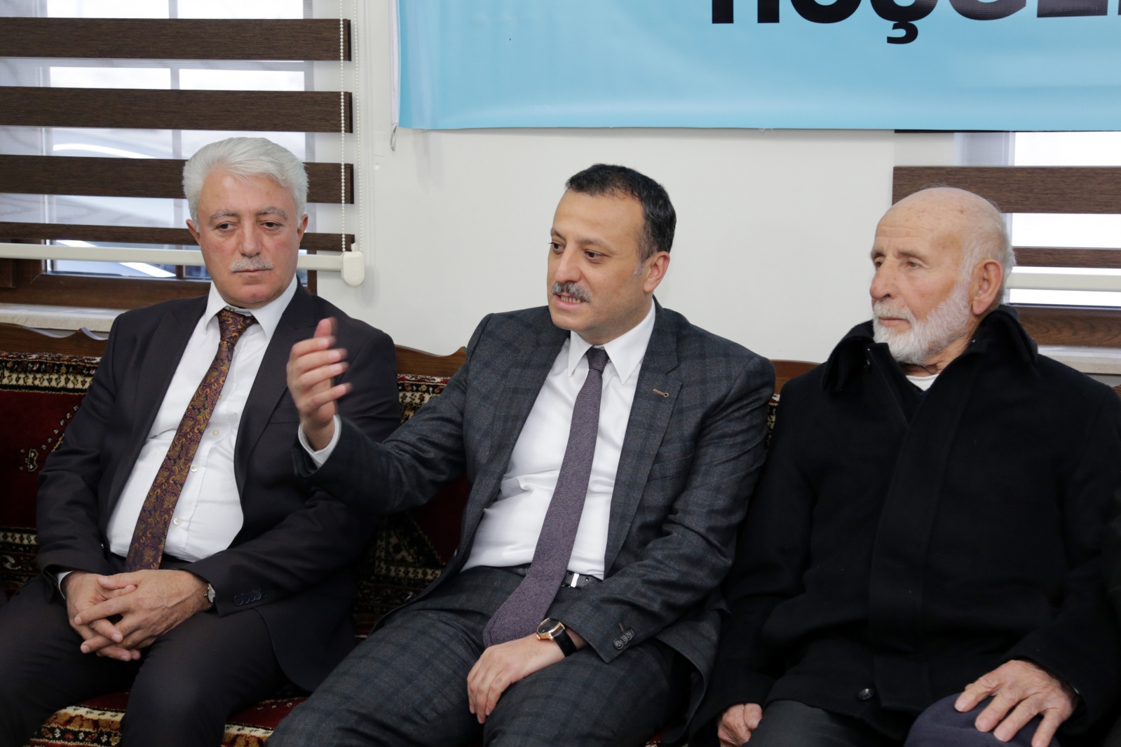 Vali Taşbilek en büyük mahallede vatandaşlarla buluştu 2