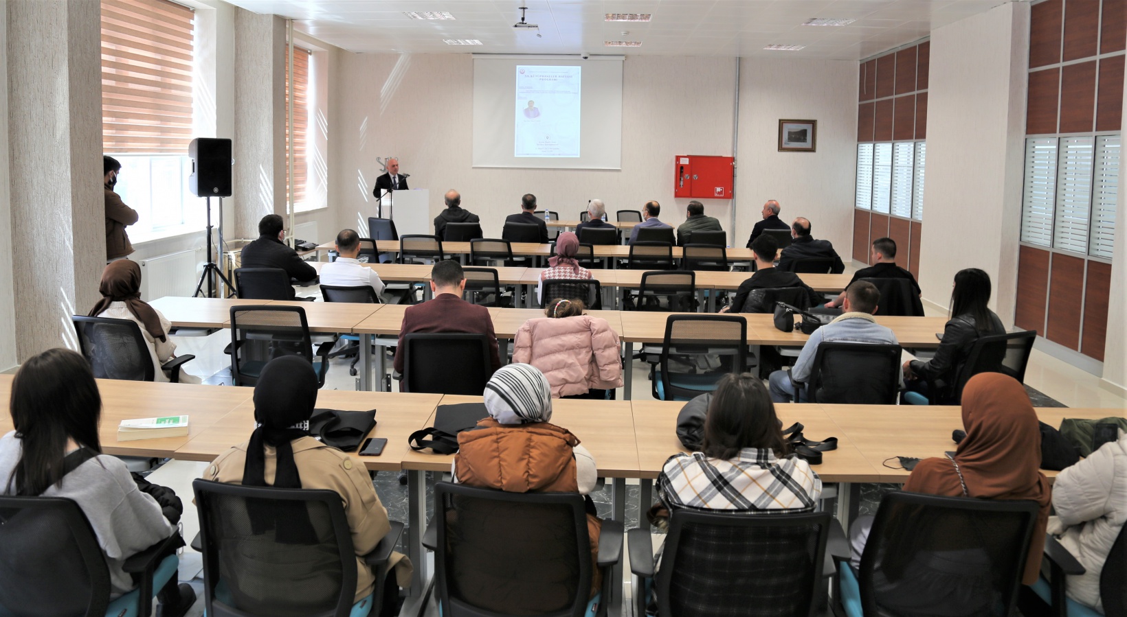 Üniversitede en çok kitap okuyanlara ödülleri verildi 5