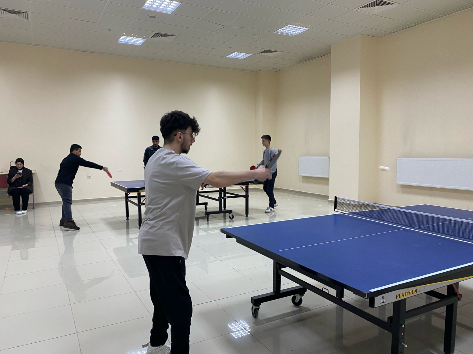 GÜ’de ödüllü masa tenisi turnuvası düzenlendi 4