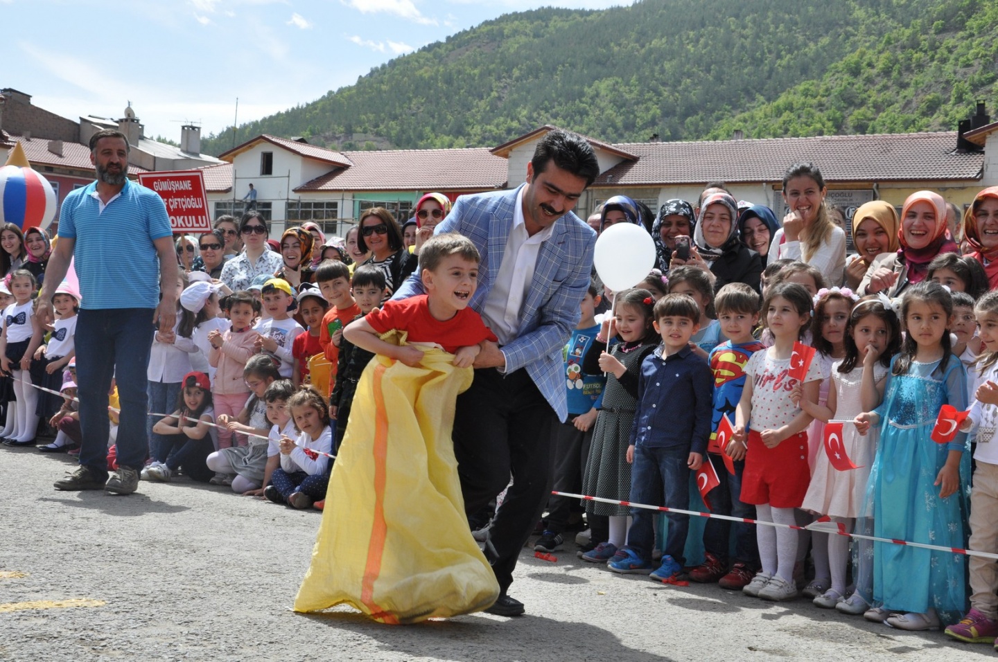 Minikler Okul Öncesi Eğitim Şenliği'nde 48