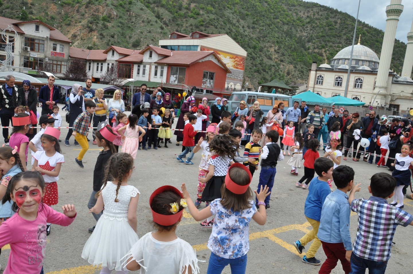 Minikler Okul Öncesi Eğitim Şenliği'nde 100