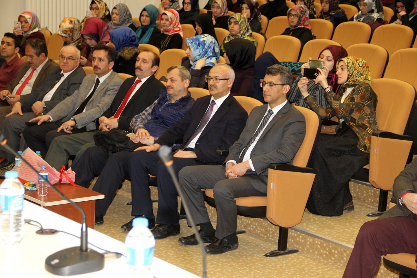 ‘Gümüşhanevi kabına ve dünyaya sığmayan bir alimdir’ 2