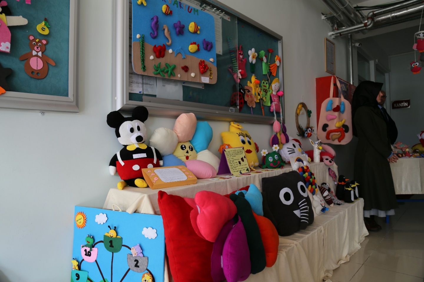 Kudüslü çocuklara yardım için oyuncak yaptılar 1