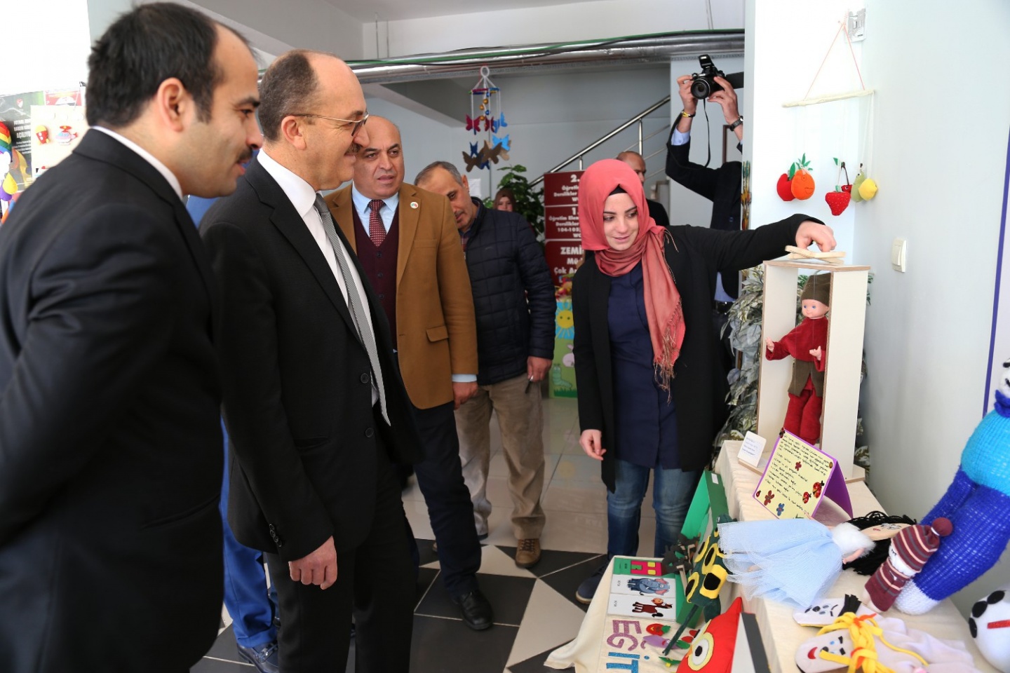 Kudüslü çocuklara yardım için oyuncak yaptılar 10