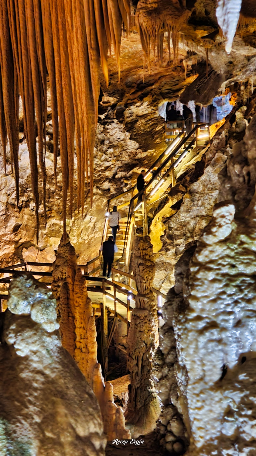 150 milyon yıllık Karaca Mağarası’nda sezon devam ediyor 15