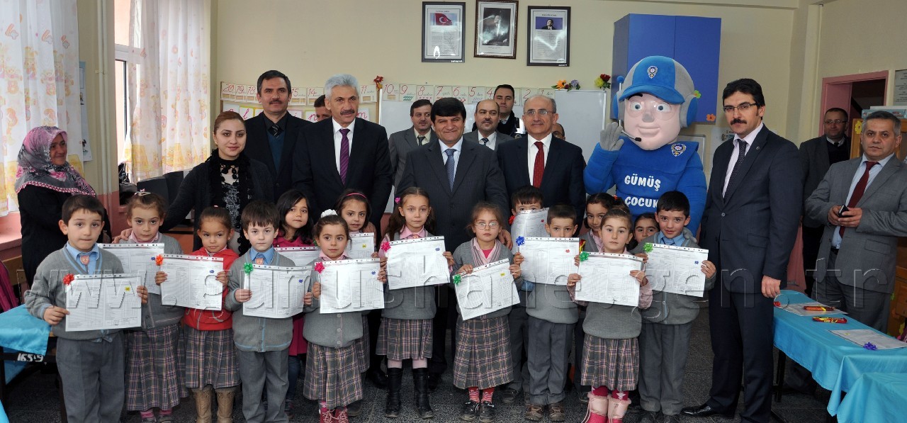 Öğrenciler Karnelerini Aldı 2