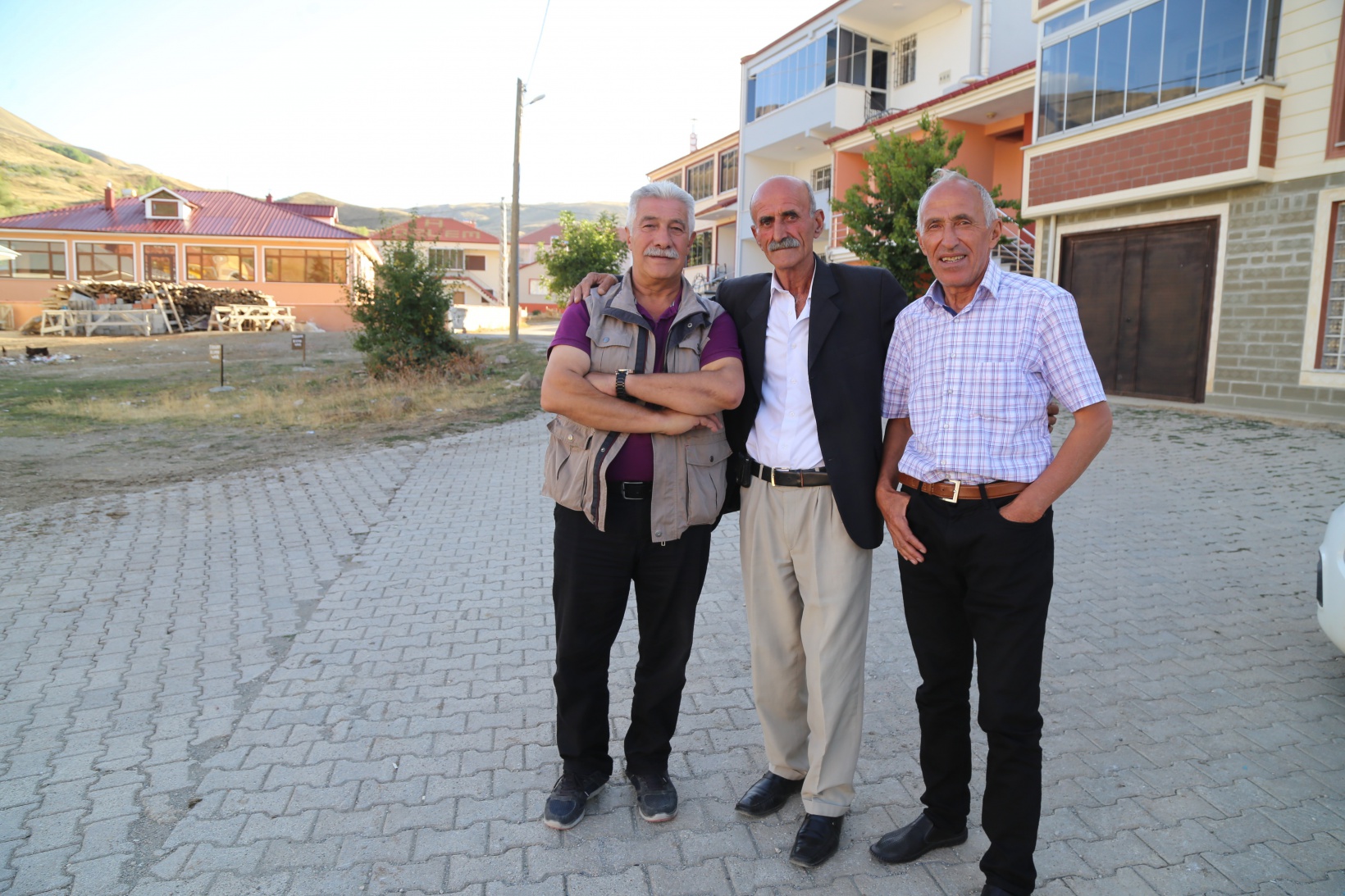 Bu köydekiler sevdiklerinin isimlerini çatılara yazıyor 3