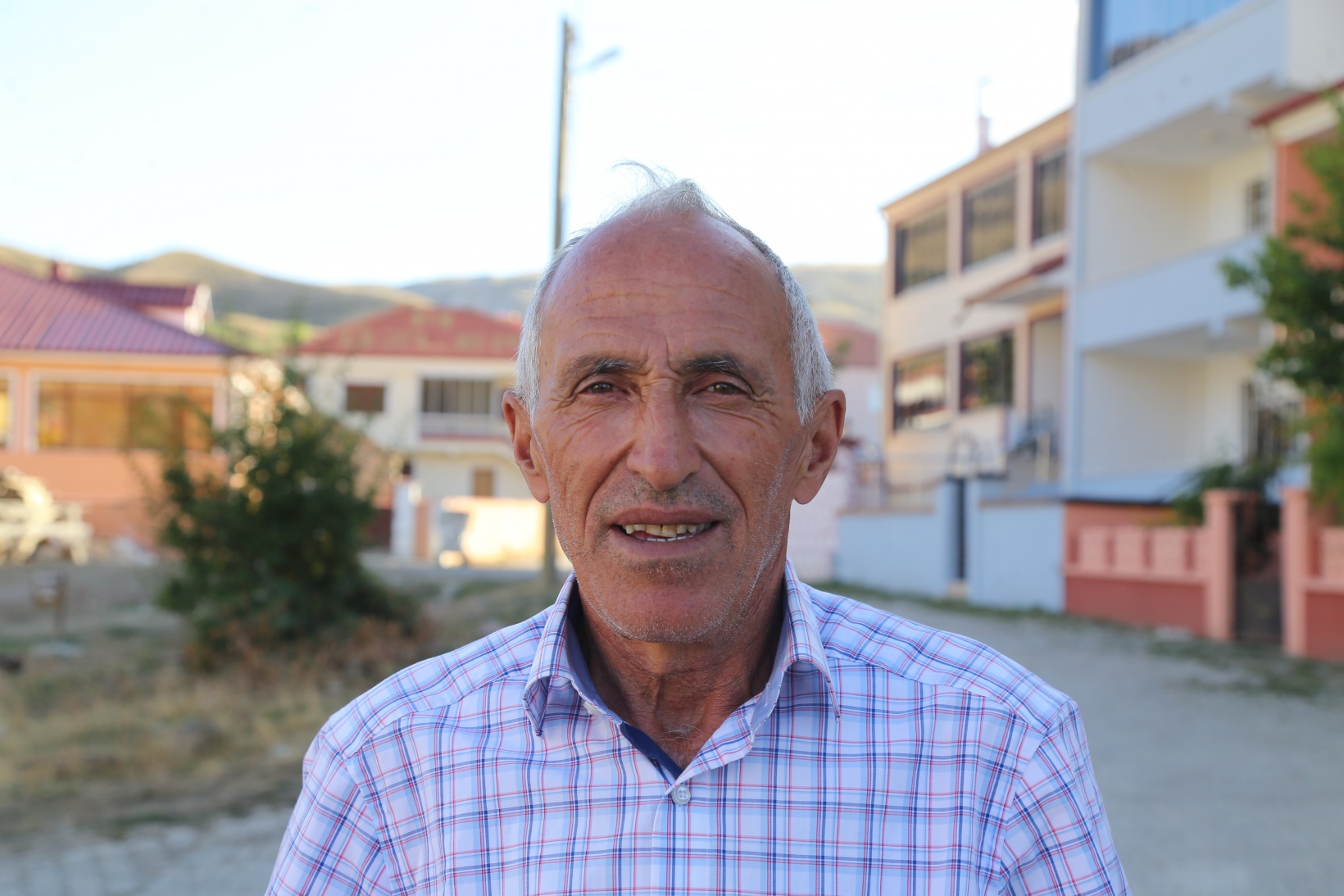 Bu köydekiler sevdiklerinin isimlerini çatılara yazıyor 7