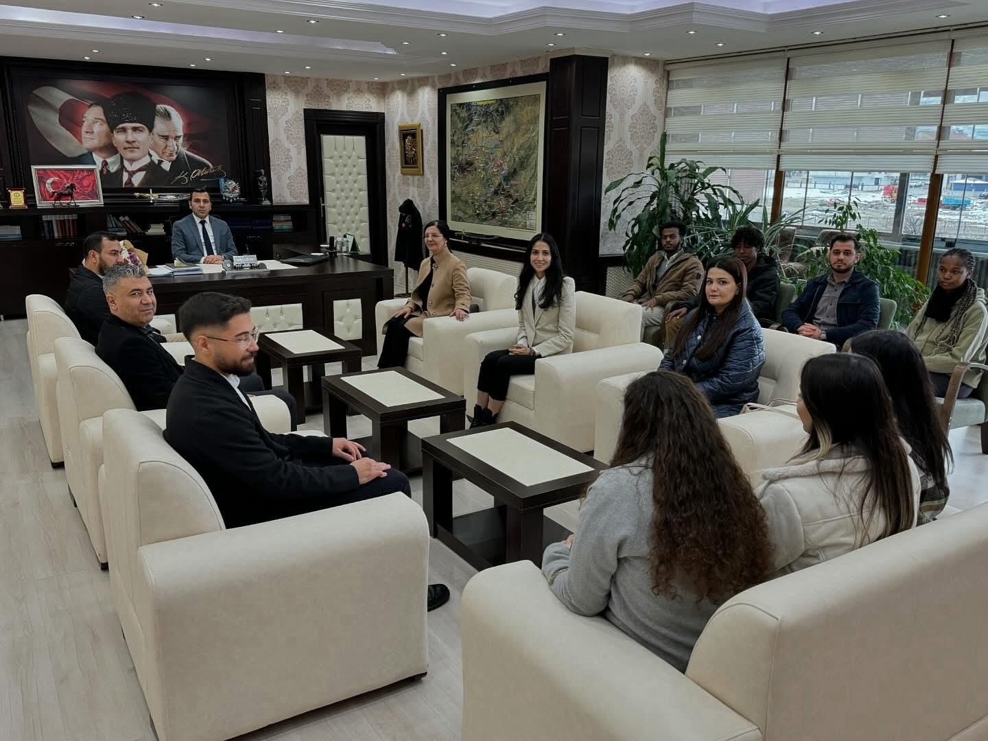 Kelkit Kaymakamlığı’ndan üniversite eğitimine önemli katkı 6