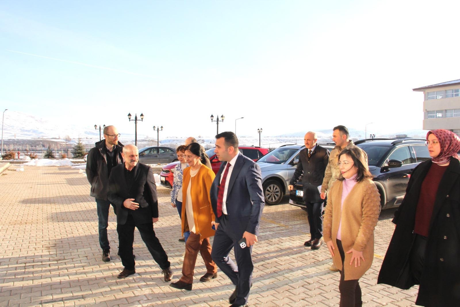 Kelkit Kaymakamlığı’ndan üniversite eğitimine önemli katkı 1